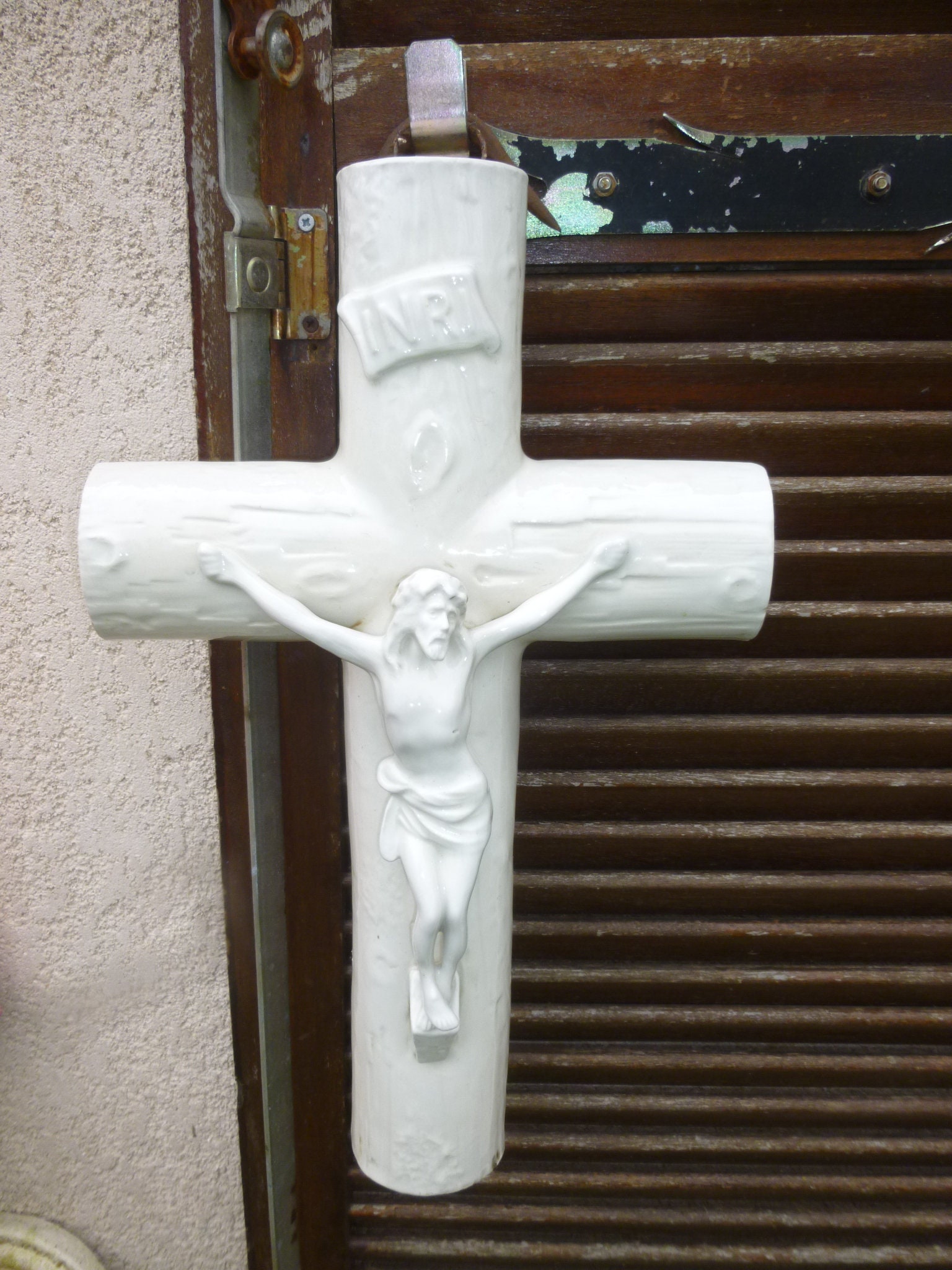 Objet Religieux Grand Crucifix en Faience 47 cm