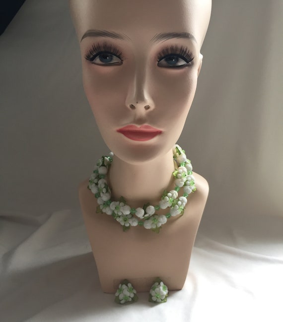 Green and White/ Plastic/ Floral/ Demi Parure/ Nec