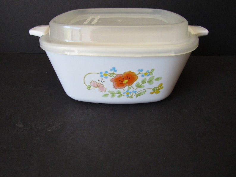 Vintage Corning Ware Wildflower Petite Casserole Dish With Plastic Storage Lid 2 34 cups P-43-B