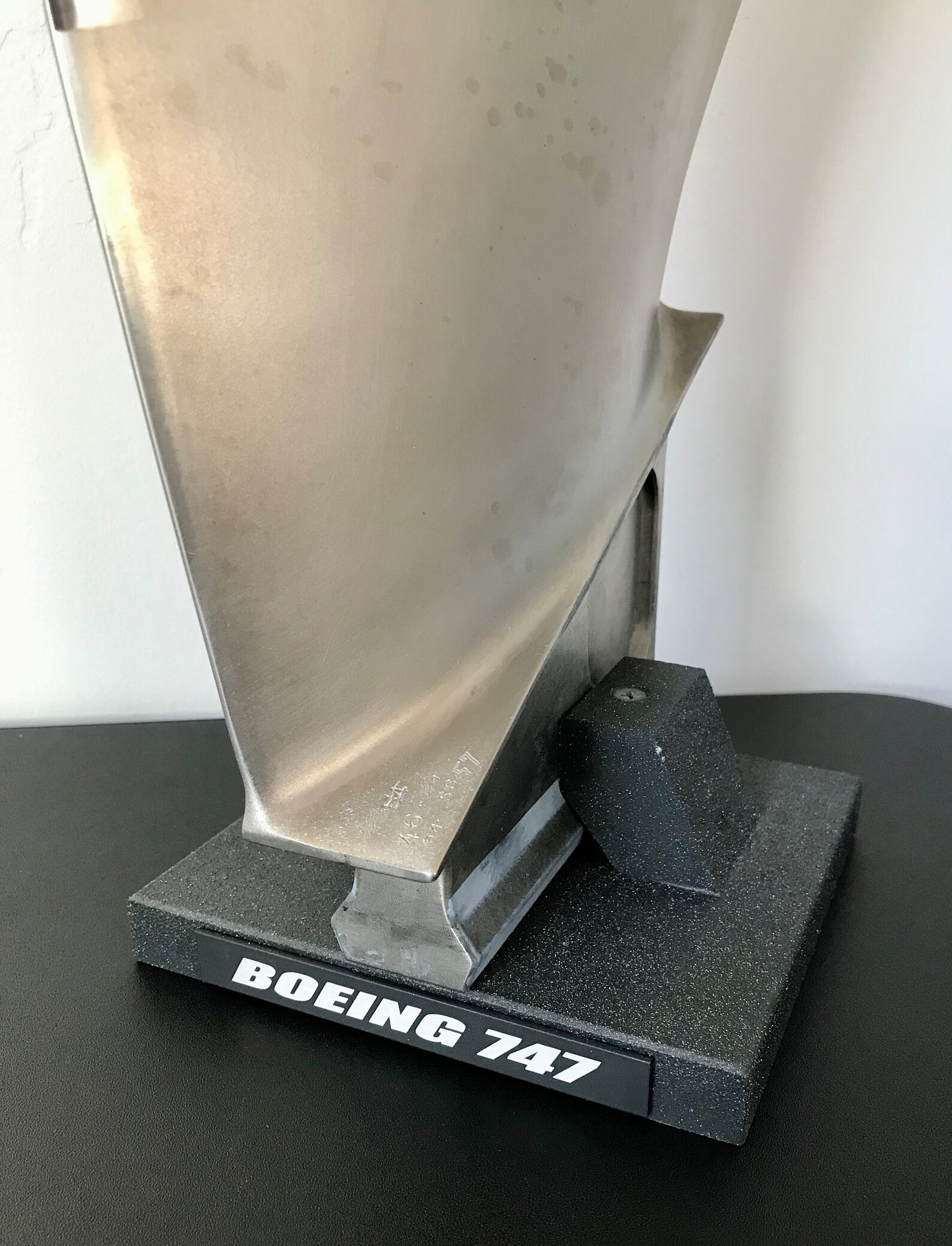 Boeing 747 / 676 Titanium CF6 Jet Engine FAN Blade. Pilot Gift Desk ...
