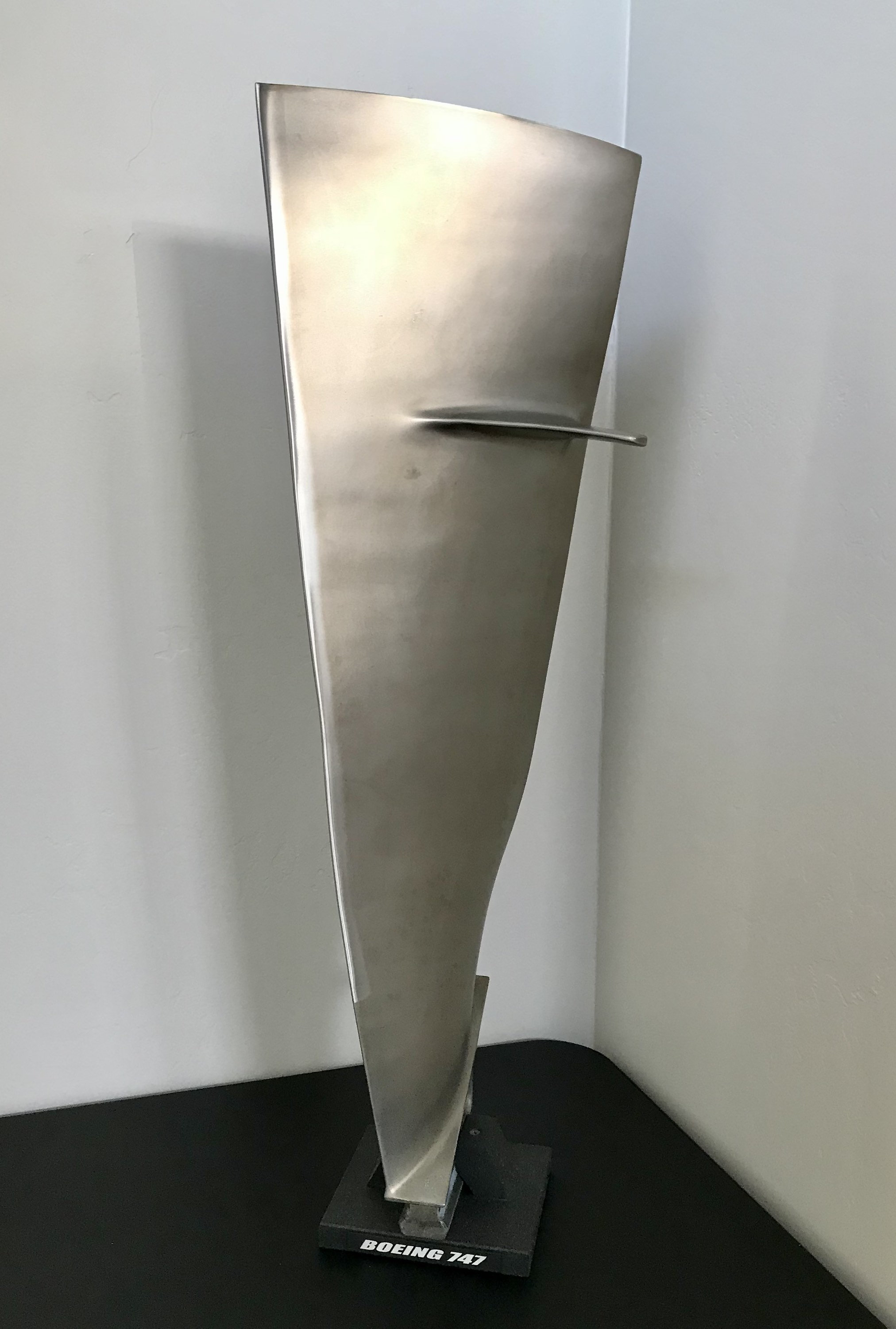 Boeing 747 / 676 Titanium CF6 Jet Engine FAN Blade. Pilot Gift Desk ...