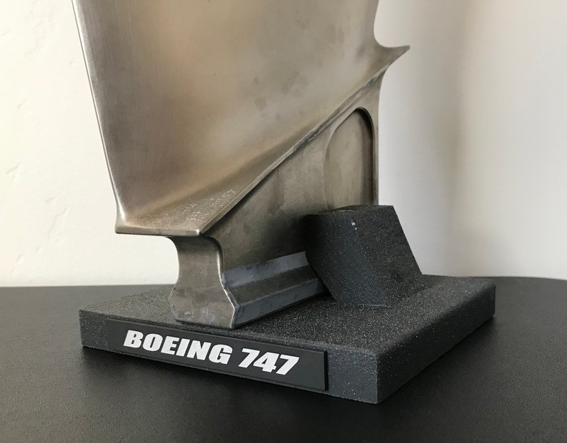 Boeing 747 / 676 Titanium CF6 Jet Engine FAN Blade. Pilot Gift Desk ...