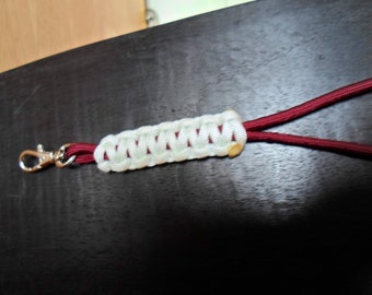 Maroon and white paracord lanyard
