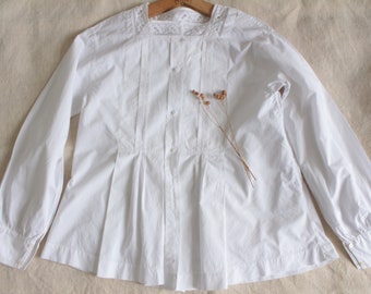 Antique French white cotton blouse / white lace top / Antique French Edwardian cotton blouse