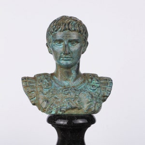 Roman Bust Statue of Augustus Caesar (Green Bronze) - Sculpture Art Figurine Father&#39;s Day Gift Idea for Men Ancient Roman Emperor Bust Stoic