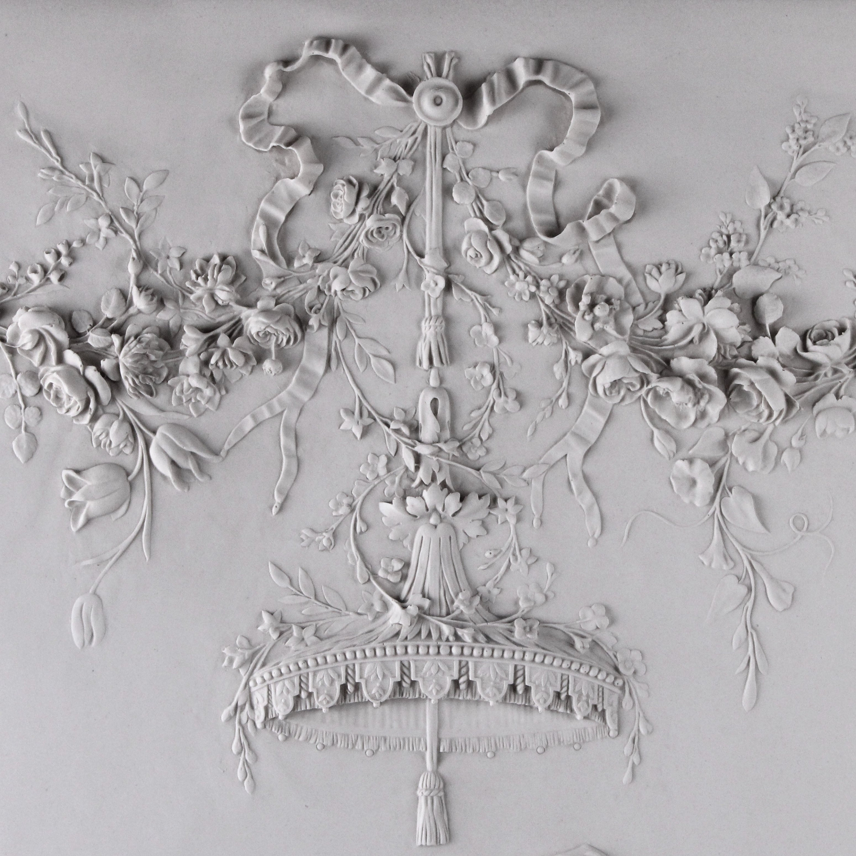 バルベディエンヌ浅浮き彫り - クラシックなフランスのレリーフ