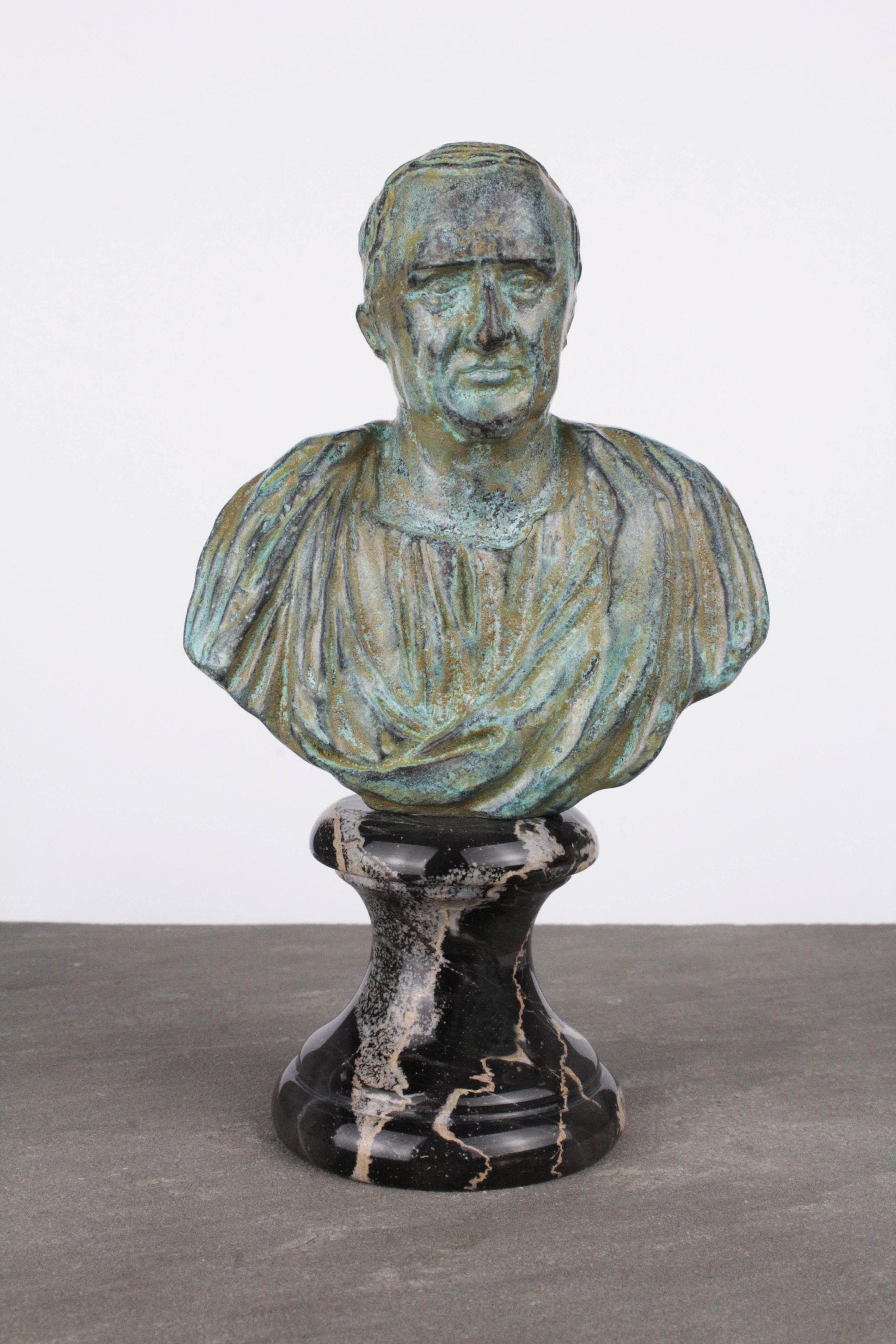 Romeins bustebeeld van Cicero - groen bronzen sculptuurbeeldje - beroemde  Romeinse consul - filosofiegeschenken - Metal Art Made in Europe - Etsy  België, image size:2000x3000