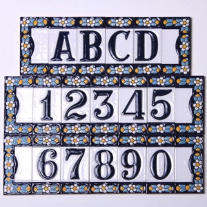 Número de casa italiano - Números de casa de cerámica Decoración del hogar español mediterráneo Letras y números hechos a mano con marco de metal