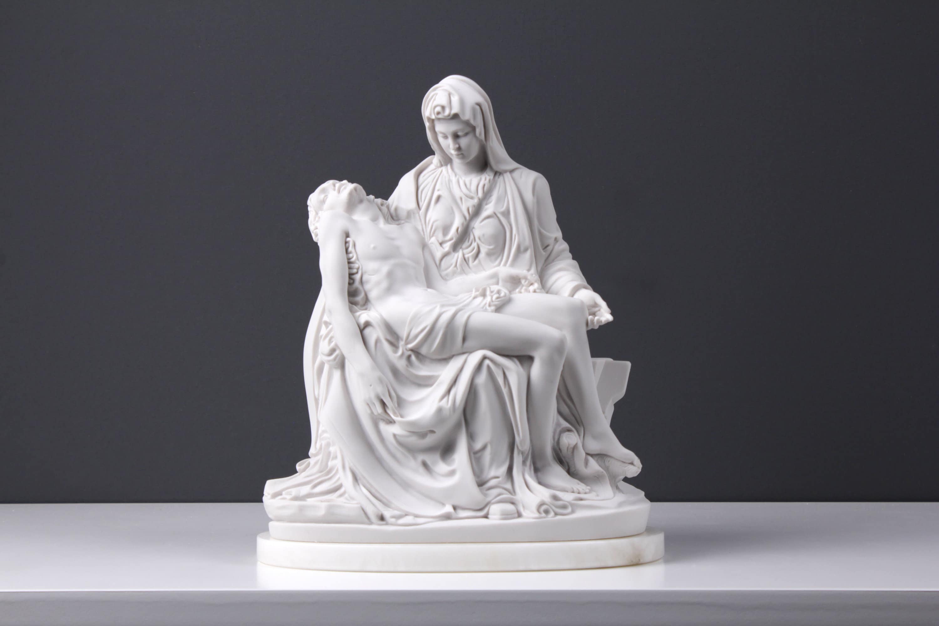 ミケランジェロ作 ピエタ像 - キリスト教の贈り物 - 結合大理石の宗教