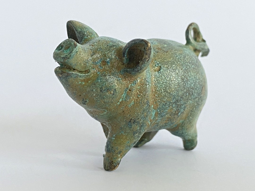ブロンズ製の豚の像、古代のミニチュア、小さな置物、銅製の豚の彫刻