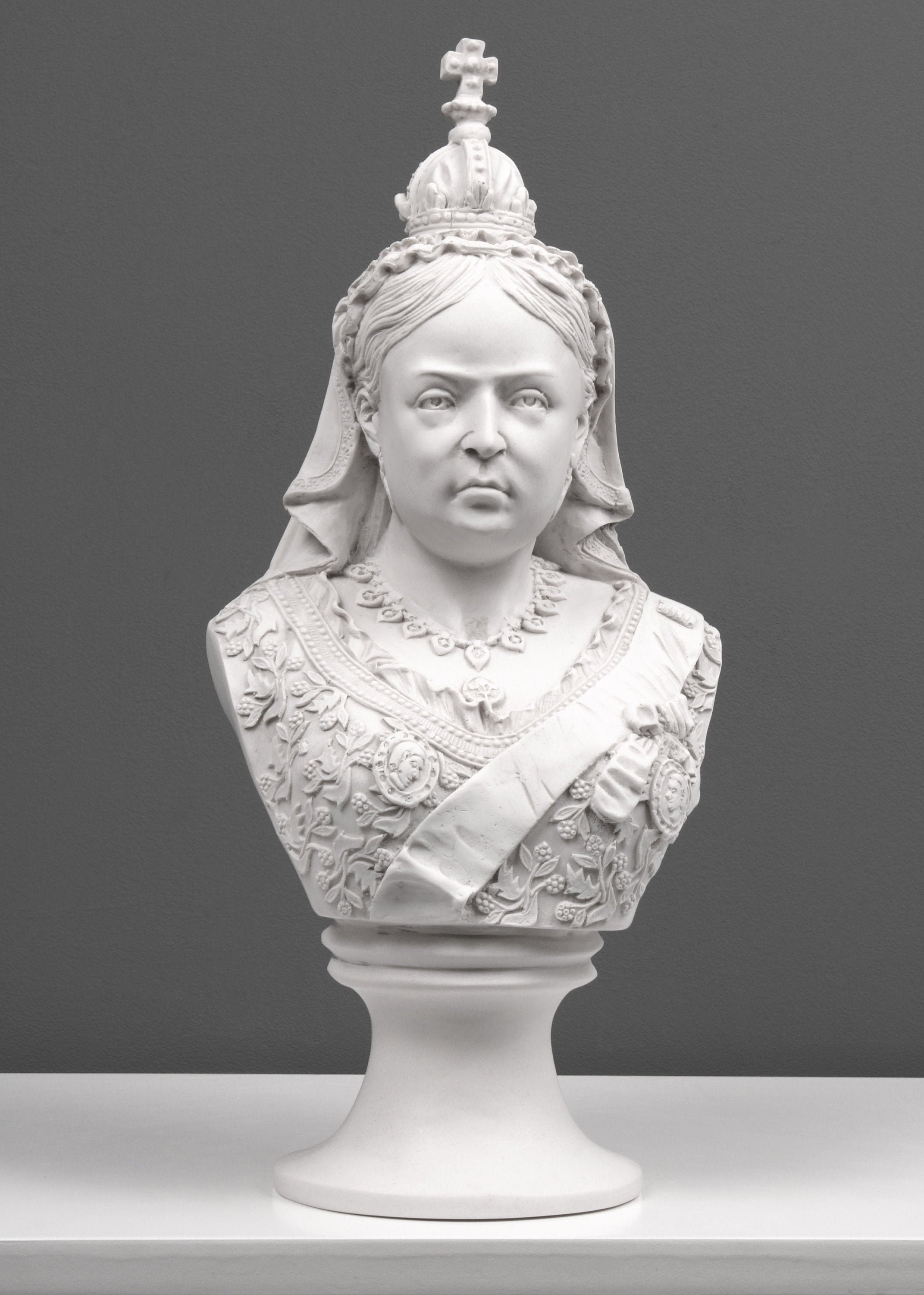 Queen Victoria Bust Sculpture Female Antique Art Statue in Marble