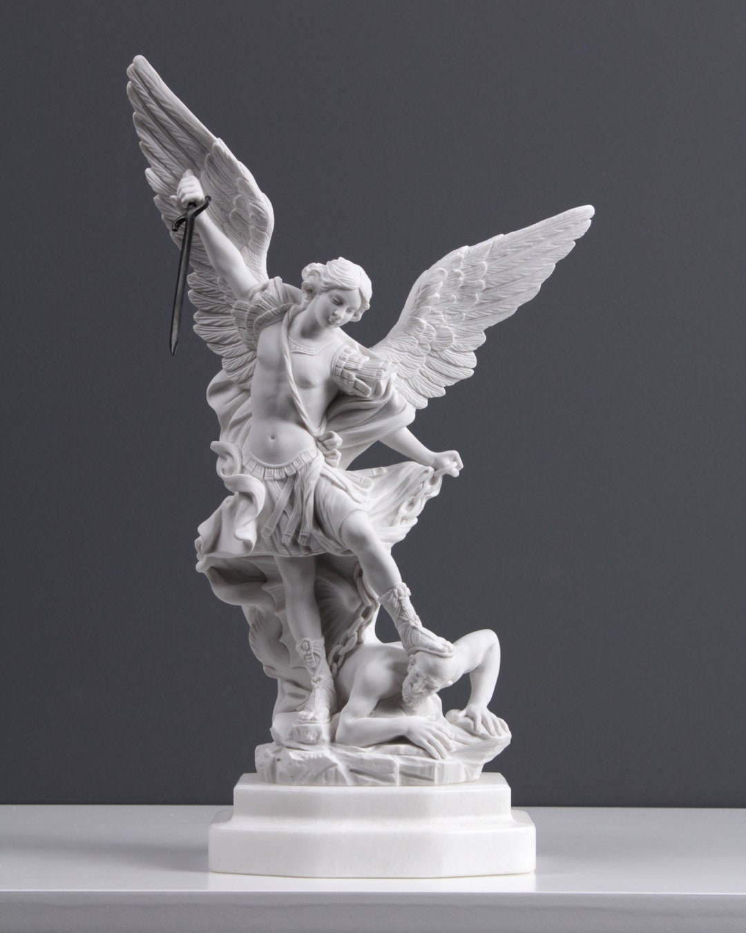 聖ミカエル大理石天使彫刻 - ルシファーを倒す大天使像 - 手作り大理石