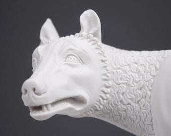 カピトリーノのローマの狼の像 - ロムルスとレムスと雌狼の動物彫刻