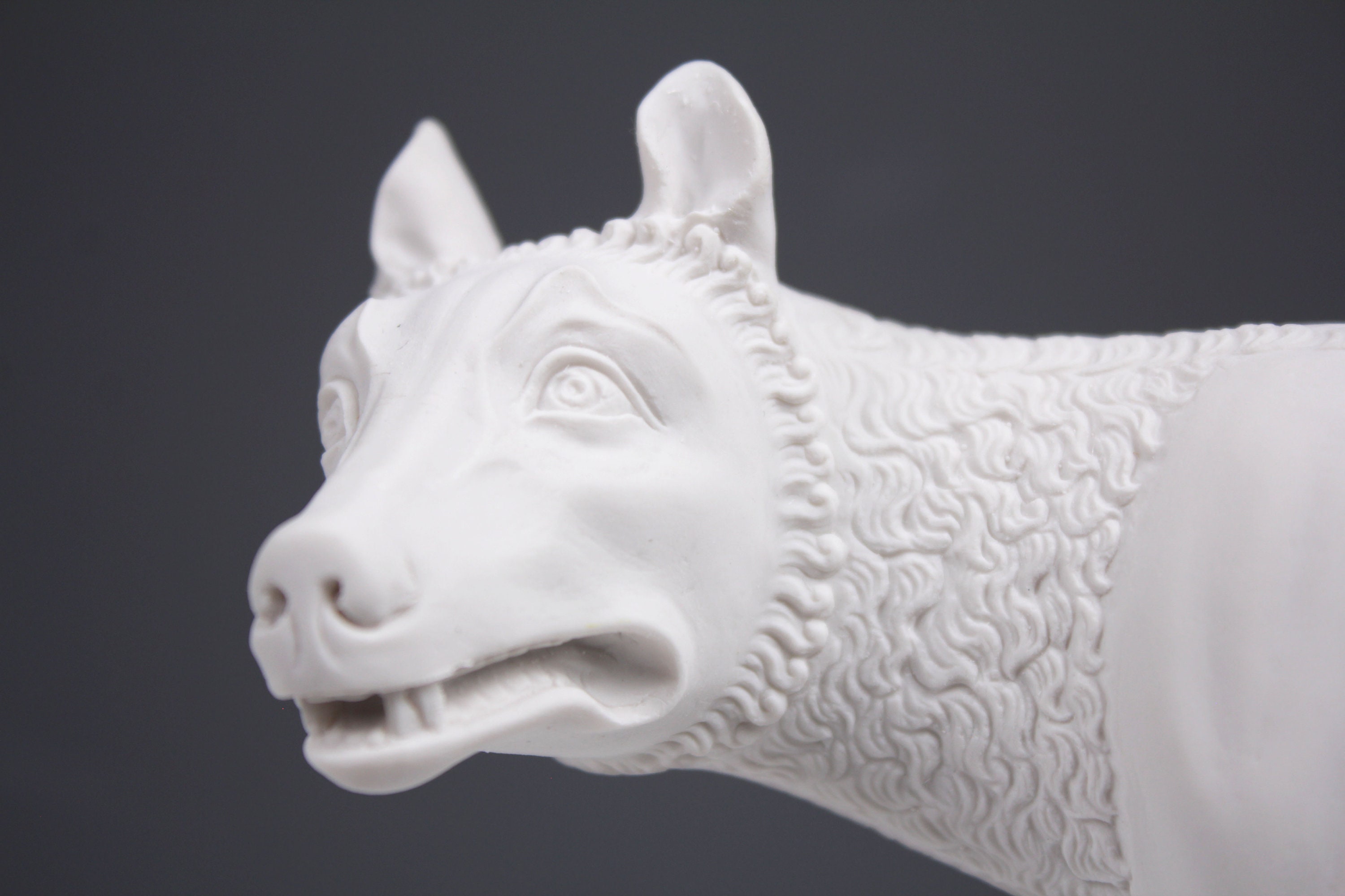 ローマのシンボル ロムルスとレムス ASROMA ASローマ カピトリーノの雌狼 ローマ建国神話にまつわる「牝狼の銅像」が、東京の日比谷公園で