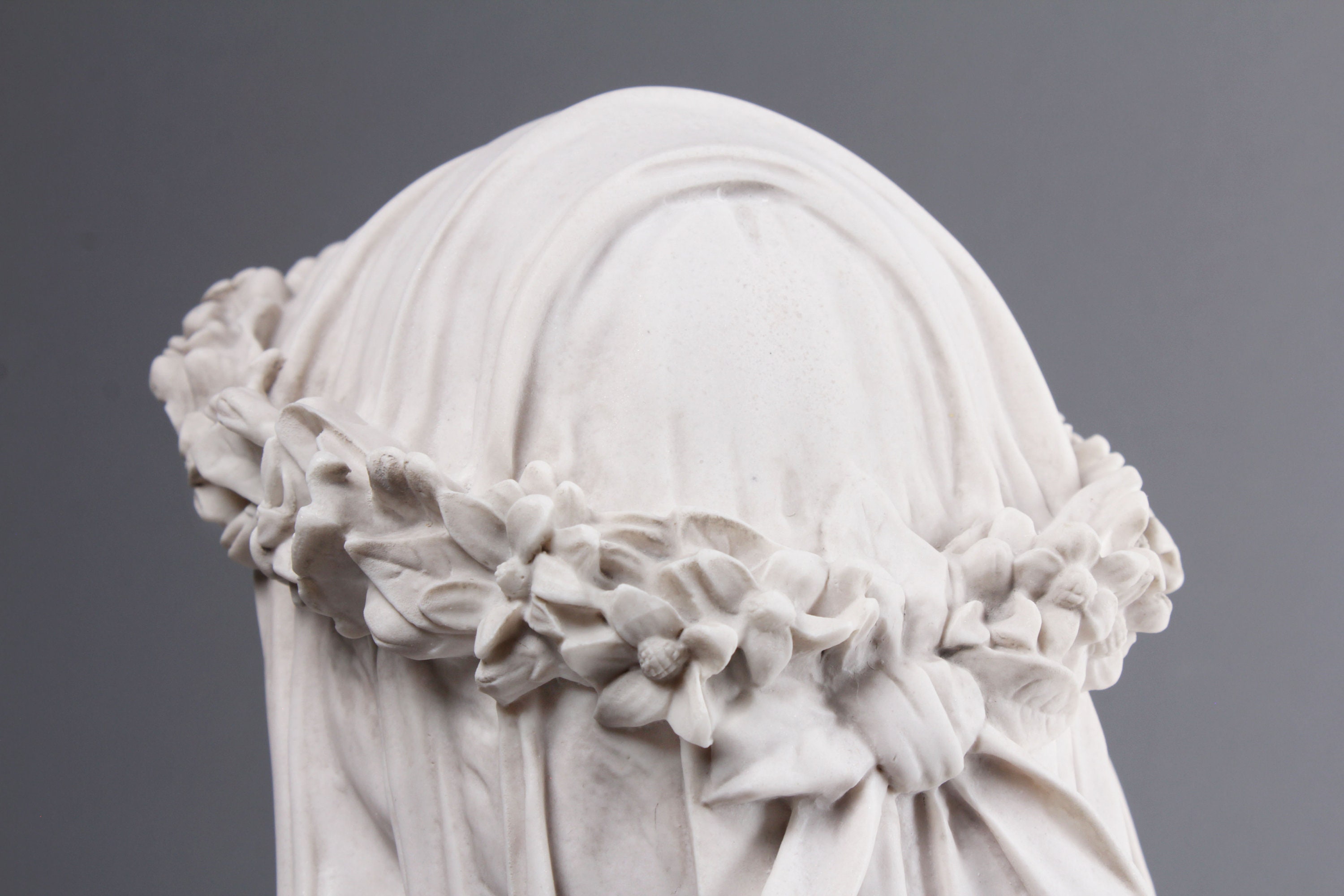 ベールをかぶった女性の胸像彫刻 - 大理石の女性アンティークアート像