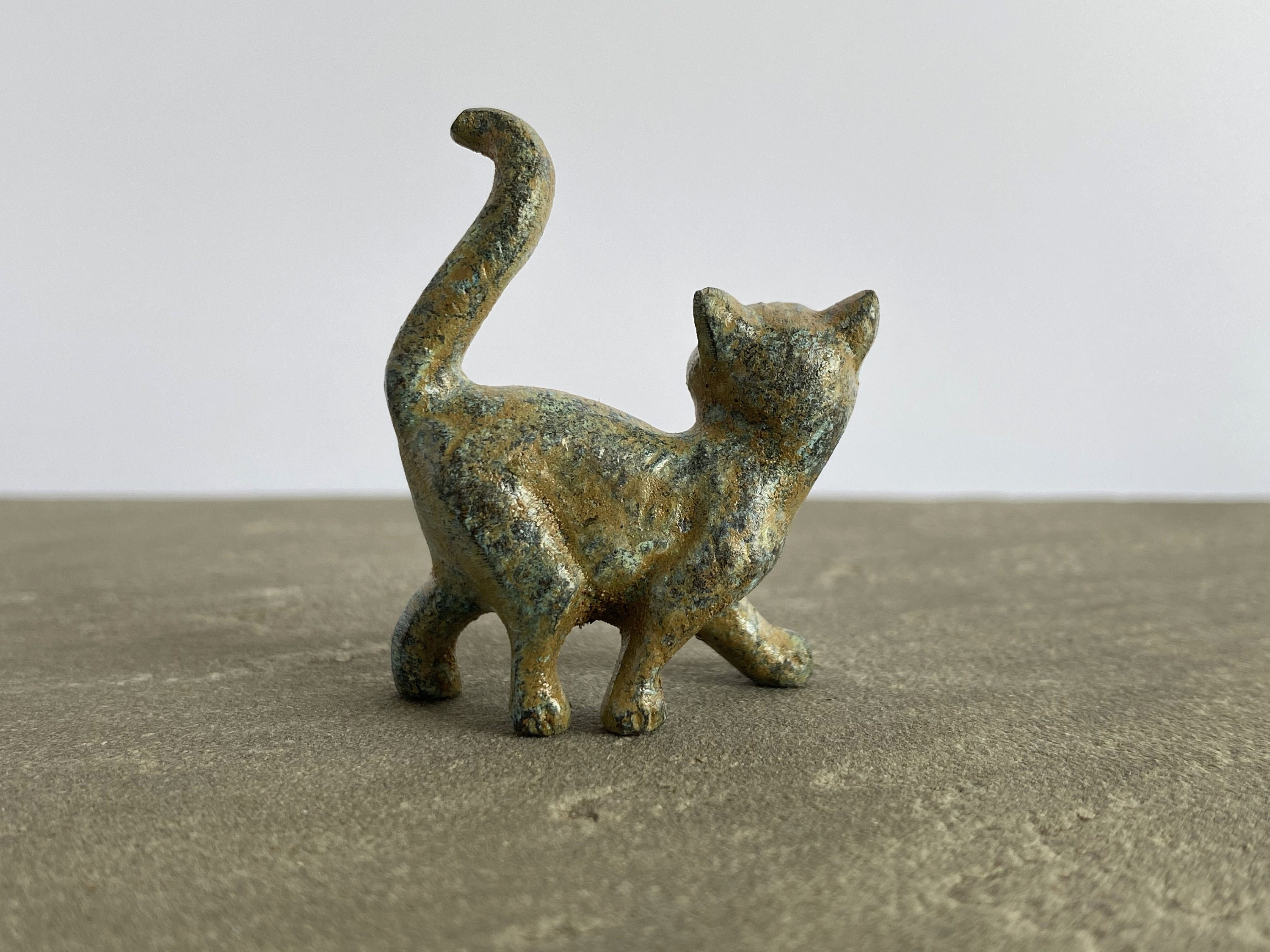 ブロンズ猫の置物 小さな銅合金の子猫の像 - ブロンズ置物 動物 ブロンズ猫の置物 小さな銅合金の子猫の像 - ブロンズ置物 動物