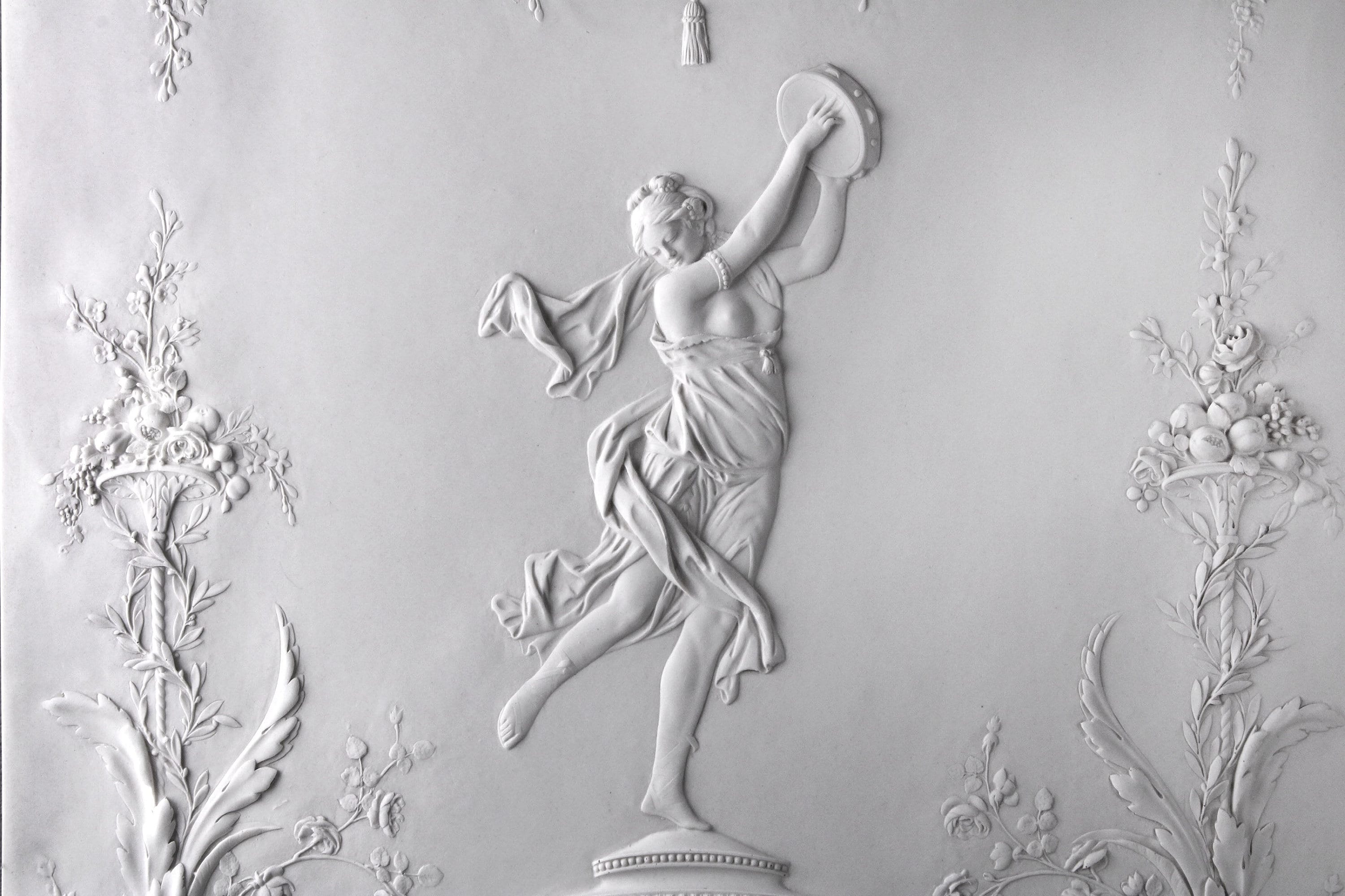 バルベディエンヌ浅浮き彫り - クラシックなフランスのレリーフ