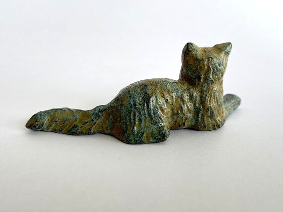 横たわる子猫の像（ブロンズ） - 動物彫刻 置物 猫 銅合金 ヨーロッパ