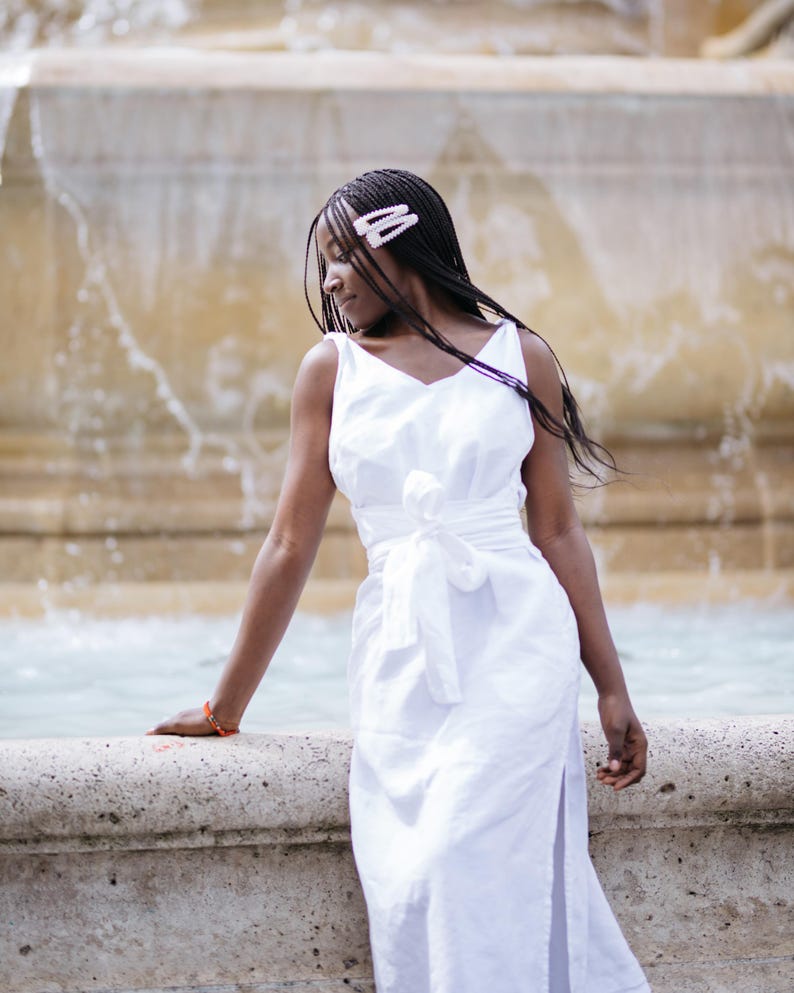 Robe en lin blanc : tenue bohème pour invitée à un mariage, robe d'été pour la plage image 3