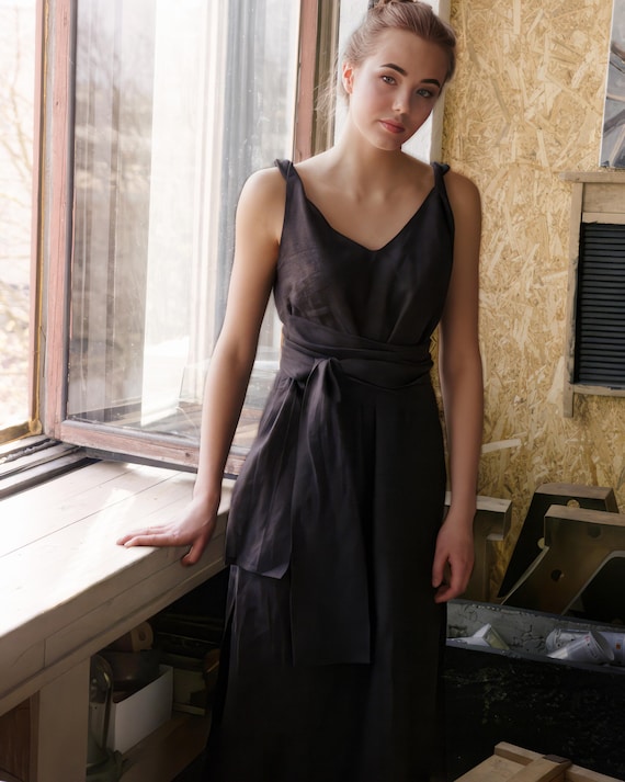 Black Linen Dress: Elegant V-neck Fall Outfit - Etsy Israel Black Linen Dress: Elegant V-neck Fall Outfit - Etsy Israel