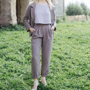 Pantalones de lino ajustados con bolsillos, cintura alta, plisados, para mujer, estilo minimalista, de viaje, talla S, color natural sin teñir.