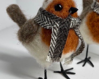 A needle felted Robin and scarf!