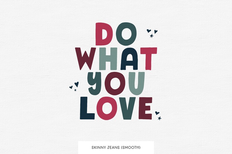 Może przedstawiać: Kolorowy projekt graficzny z tekstem "DO WHAT YOU LOVE." Tekst jest w r&oacute;żnych kolorach, w tym czerwonym, niebieskim i zielonym. Wok&oacute;ł tekstu rozrzucone są małe serduszka i gwiazdki.