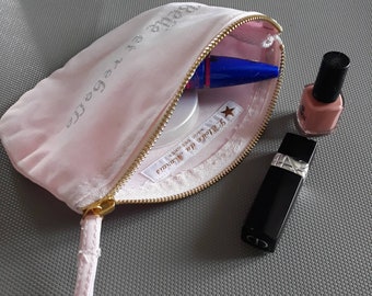 Trousse à maquillage en coton rose avec message "Belle et Rebelle"