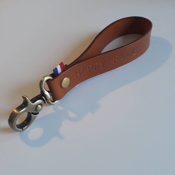 Porte clefs en cuir cognac avec texte "Happy family"