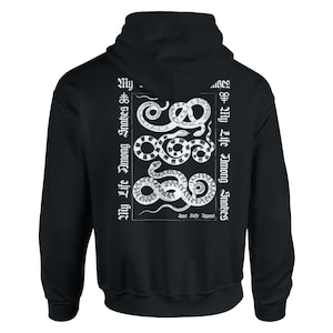 Mitt liv bland ormar - Klassisk unisex-tröja med huva | Gildan® 18500