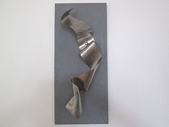 Tableau Inox Sur Enduit Minéral Gris Clair Bijou De Mur