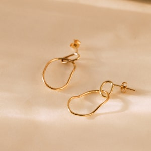 The Recycled Solid Gold Abstract Wire Hoops