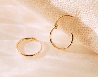 The Recycled Solid Gold Infinity Minimal Hoops - SMALL