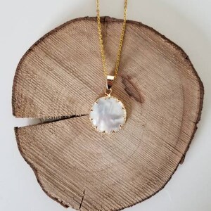 Necklace with mother-of-pearl pendant.