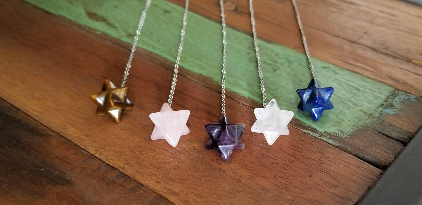 Pendules Merkaba en Cristal de Roche, Quartz Rose, Améthyste, Lapis-Lazuli ou Oeil Tigre.