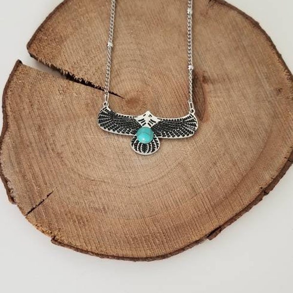 Collier chamanique amérindien aigle et howlite bleue