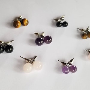 Stud earrings in rose quartz, amethyst, obsidian or tiger's eye. 2 sizes available.