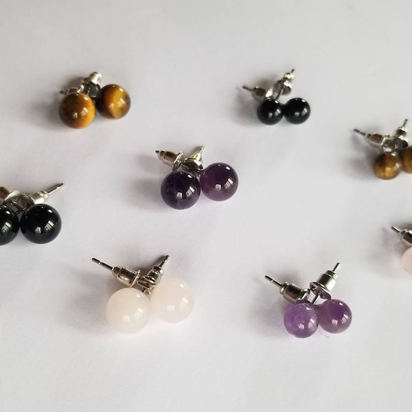 Puces d'oreilles en quartz rose, améthyste, obsidienne ou oeil de tigre. 2 tailles disponibles.