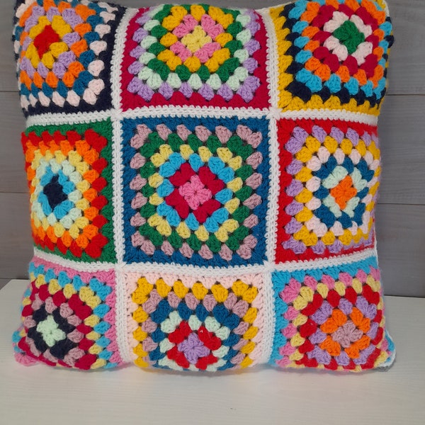 Coussin tendance au crochet