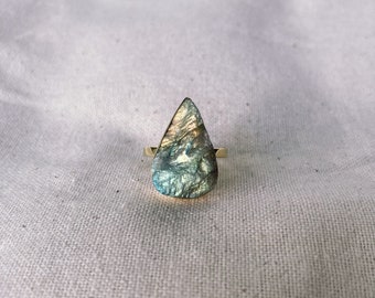 Half polished half rough multicolour shimmery spectrolite Labradorite ring