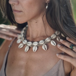 Vintage Kauri Muschel Kette aus Papua