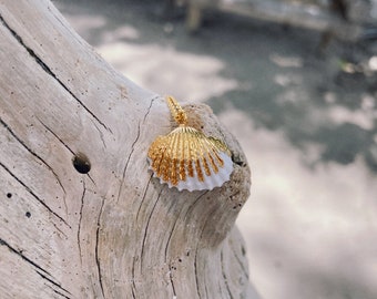 Dainty Mermaid shell necklace