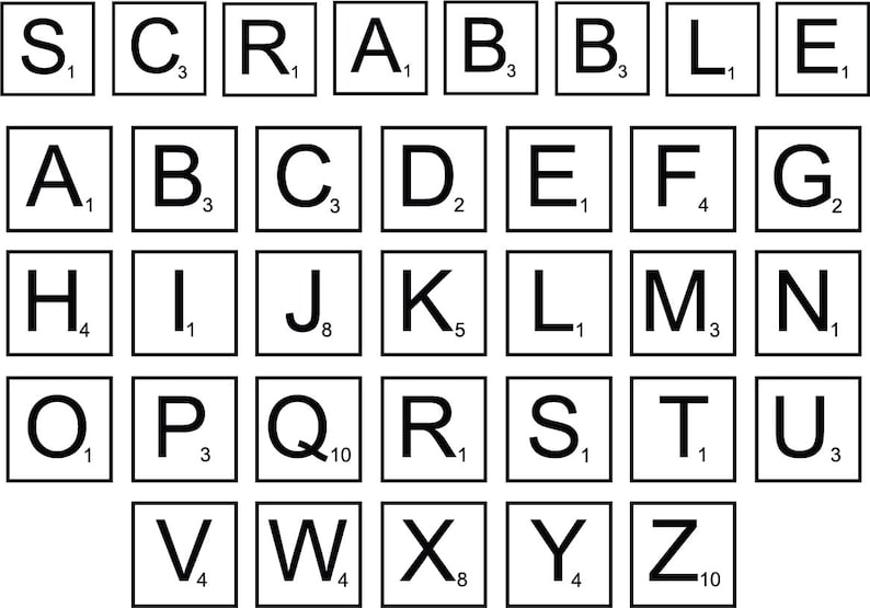 Op de afbeelding: Een raster van Scrabble-tegels, elk met een letter en puntwaarde. De tegels zijn in een zwart-wit kleurenschema, met de letters in een vetgedrukte, schreefloze lettertype. De tegels zijn gerangschikt in een raster.