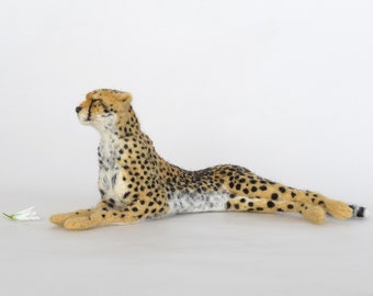 Cheetah/Needle Felted Cheetah/Felted Cheetah/Felted animals/Realistic Cheetah/Home decor/African wildlive/Realistic animals/Collectible/OOAK