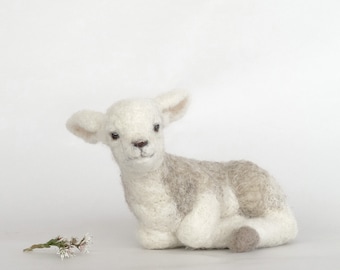 Lamb/Felted lamb/Needle felted lamb/Soft sculpture/Gifth/Natual fiber/Realistic animals/Realistic lamb/OOAK/Home decor/Wool art/Collectible