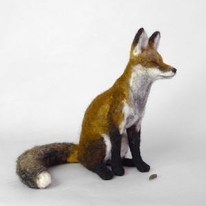 Needle Felted Fox – Realistic Wool Animal Sculpture – Handmade Forest Decor