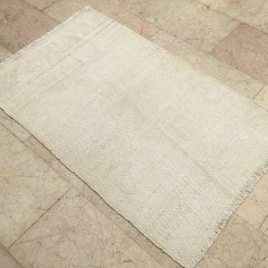 Un-dyed white sheep wool,Kilim Rug,Turkish Kilim Rug 3.90x2.46ft (119x75cm)Bohemian,Fragment Rug,Tribal Rug,Small Size,VintageKilim Rug-2453
