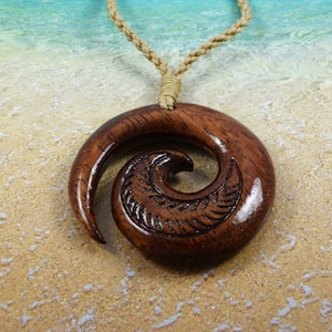 Handgesneden koahouten golfketting: hanger Hawaiiaanse oceaan