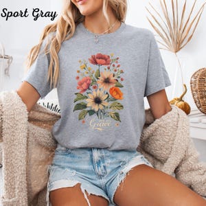 Grow with Grace bloemendames T-shirt | Vintage botanisch T-shirt met wilde bloemen voor plantenliefhebbers