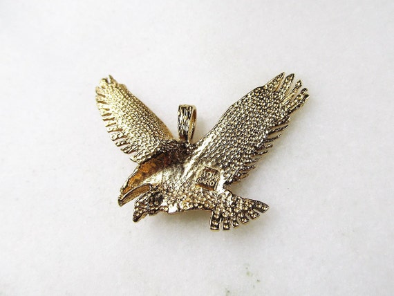 Vintage 10K Diamond Cut Flying Eagle Necklace Pen… - image 3